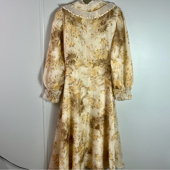 Vintage Robe in Amazing Brown/Neutral Floral Print with Lace Details Handmade - Picture 2 of 11